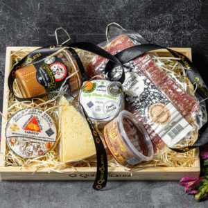 CESTA DE PRESENTE MINEIRA - 3 QUEIJOS + GOIABADA + DOCE DE LEITE + CHARCUTARIA